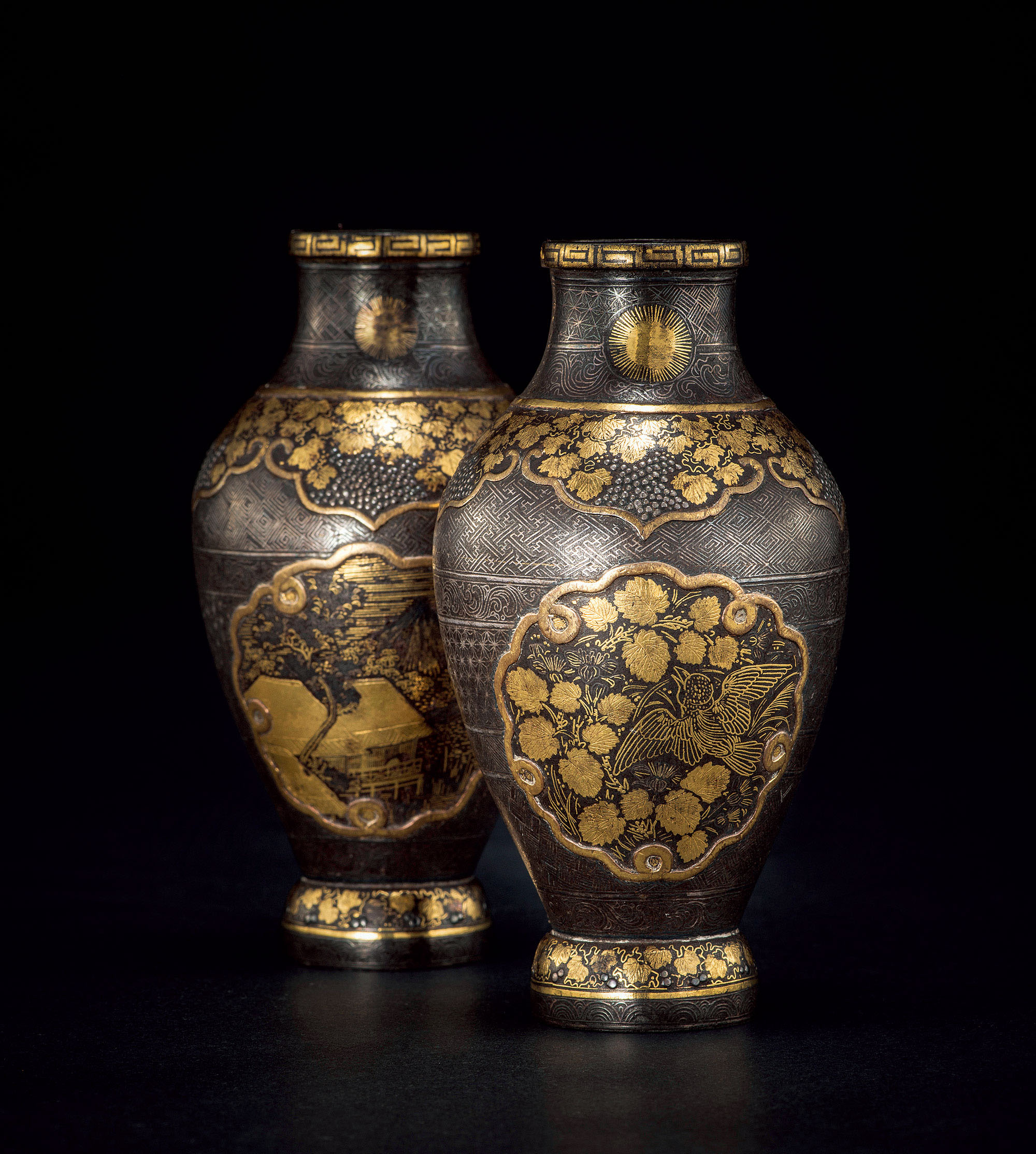 明治期金工花瓶一对作品成交价：130000元，作品拍卖成交记录，北京匡时 